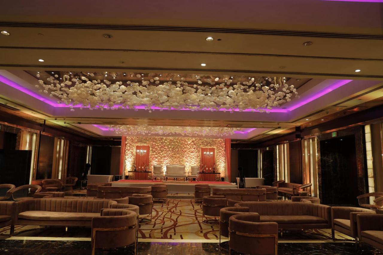 Hotel Radisson Blu Plaza Delhi Airport 5*