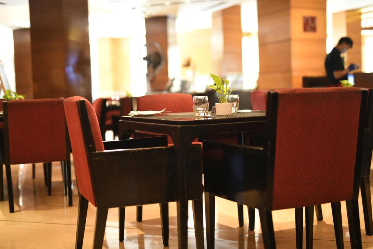 Radisson Blu Plaza Delhi Airport Hotel 5*