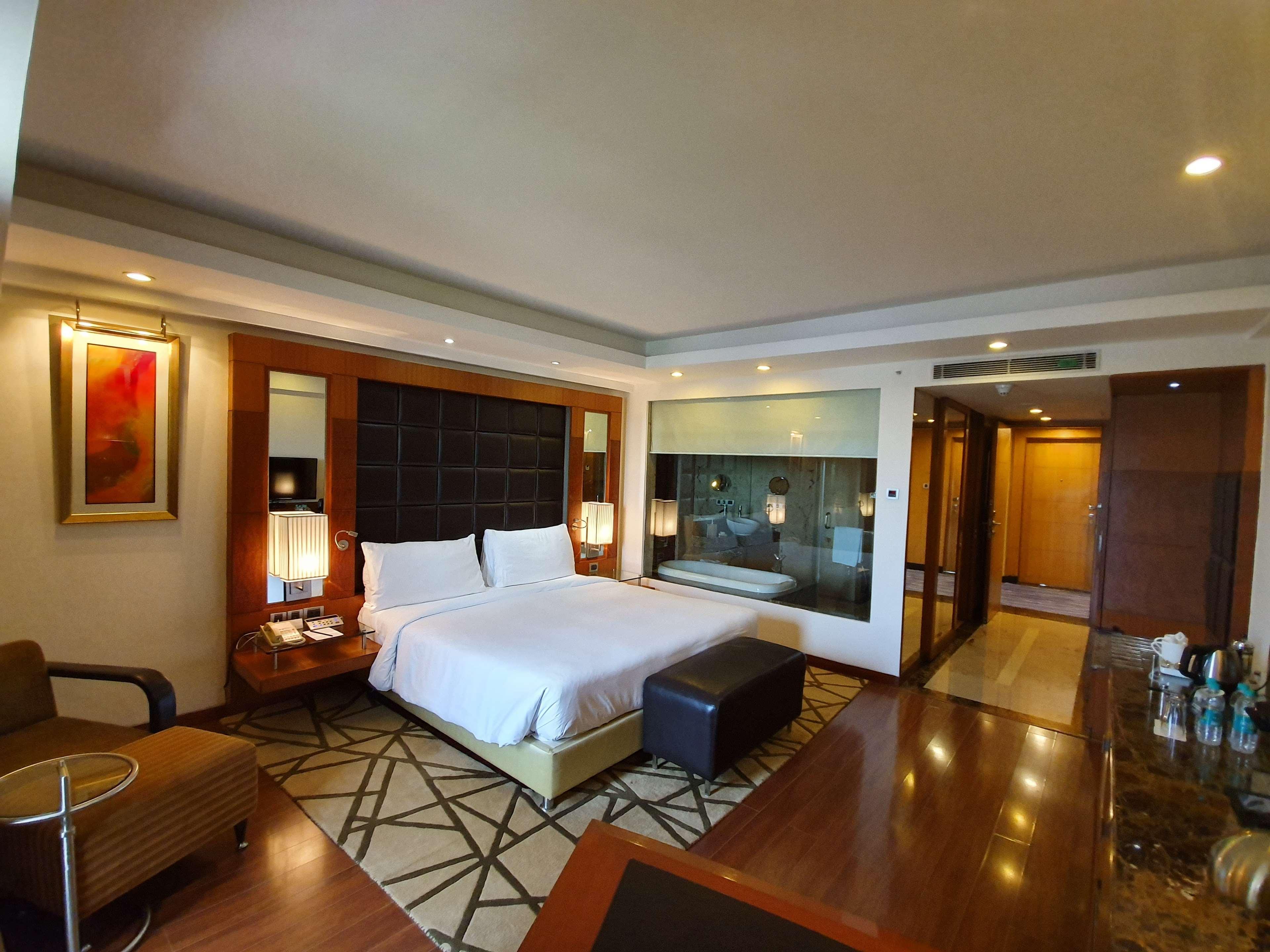 Hotel Radisson Blu Plaza Delhi Airport