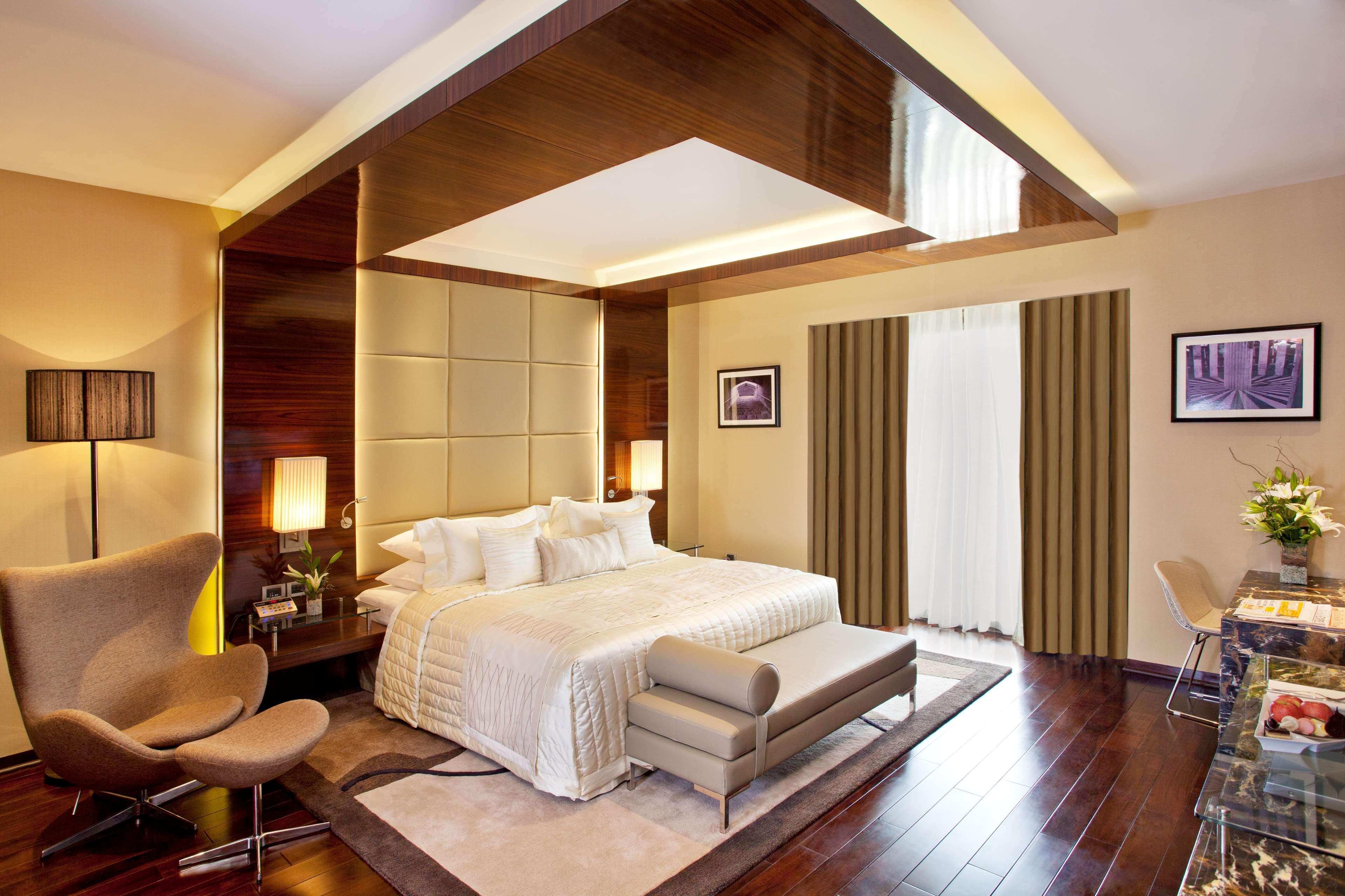 Radisson Blu Plaza Delhi Airport Hotel