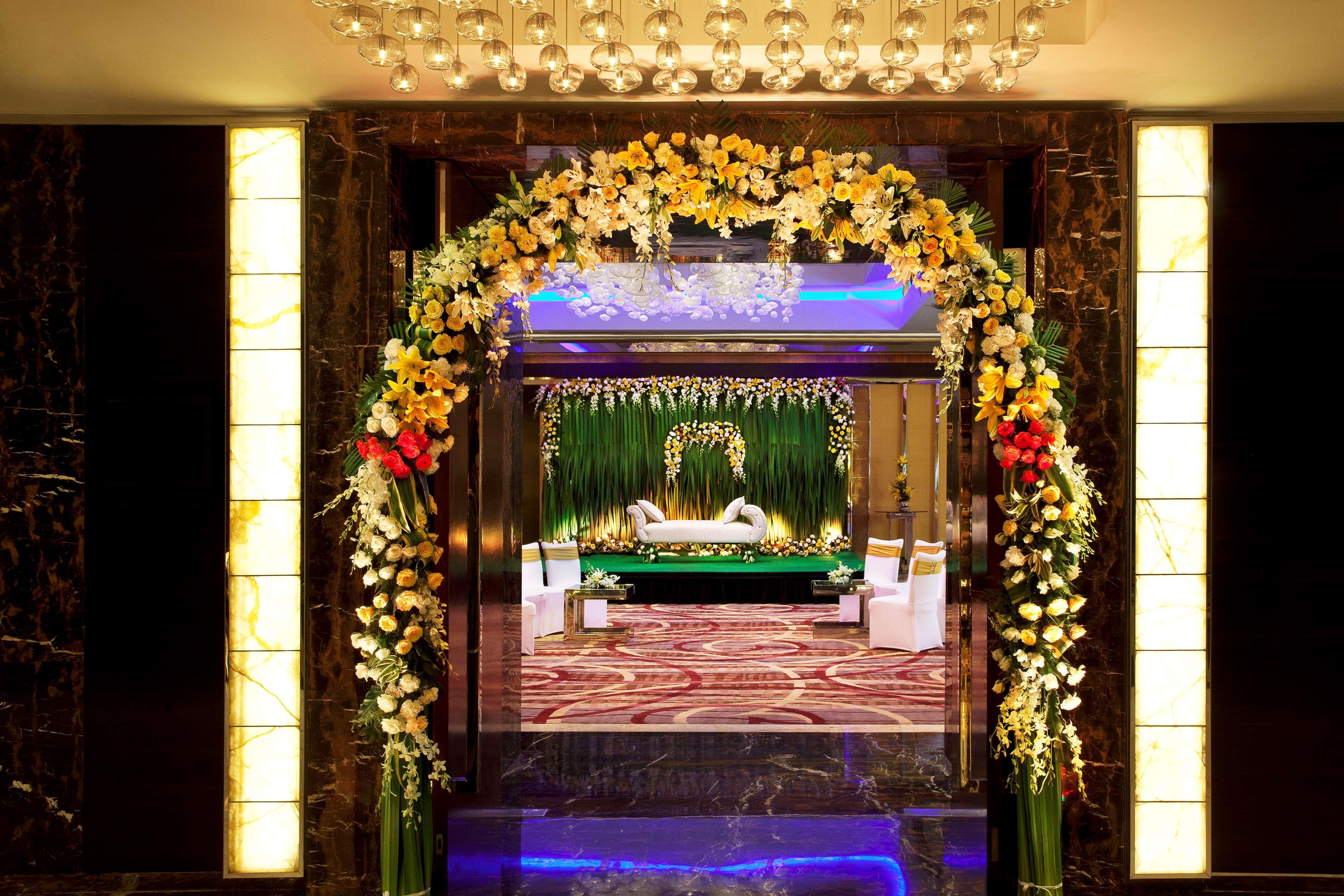 Radisson Blu Plaza Delhi Airport 5*