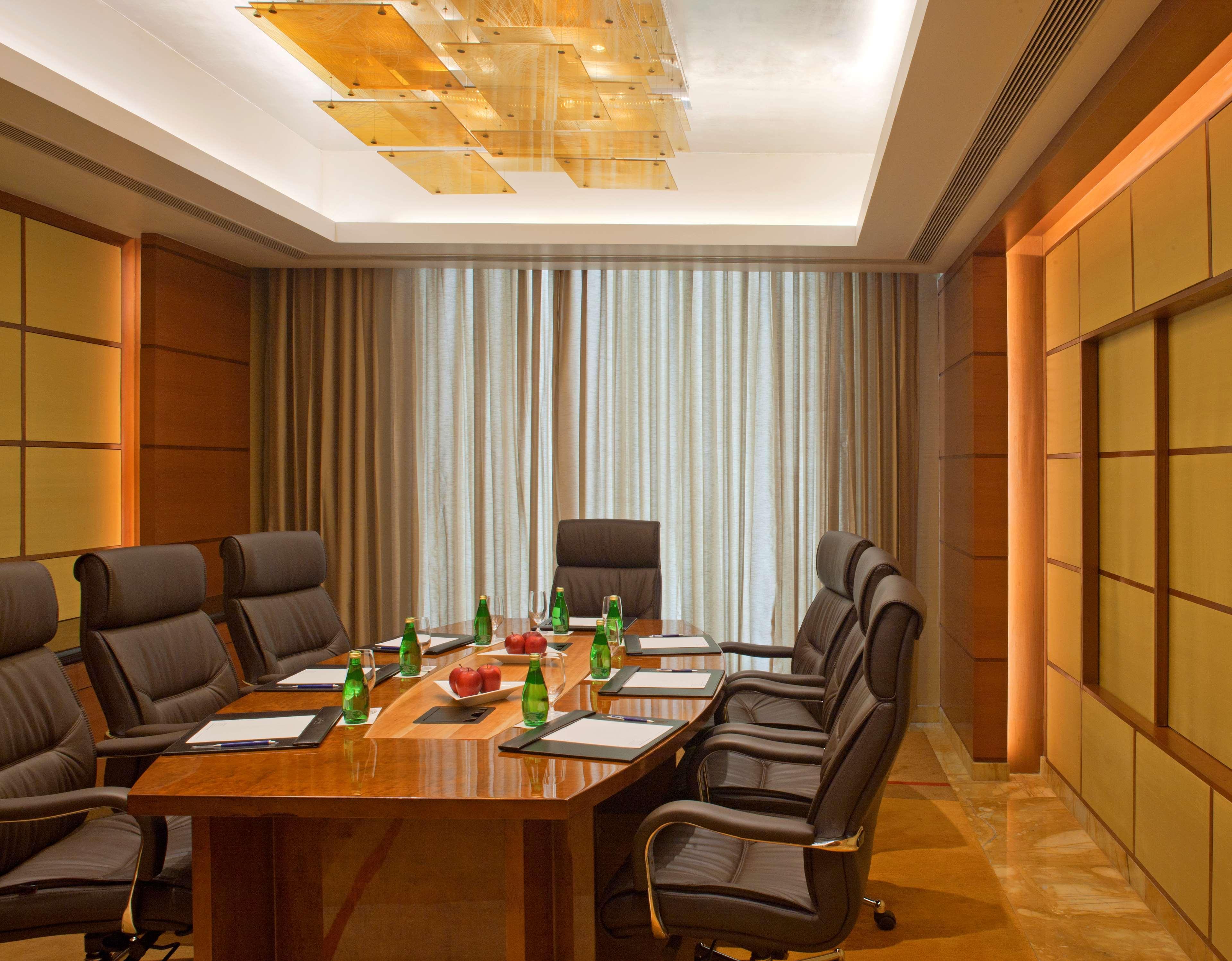 Radisson Blu Plaza Delhi Airport Hotel 5*