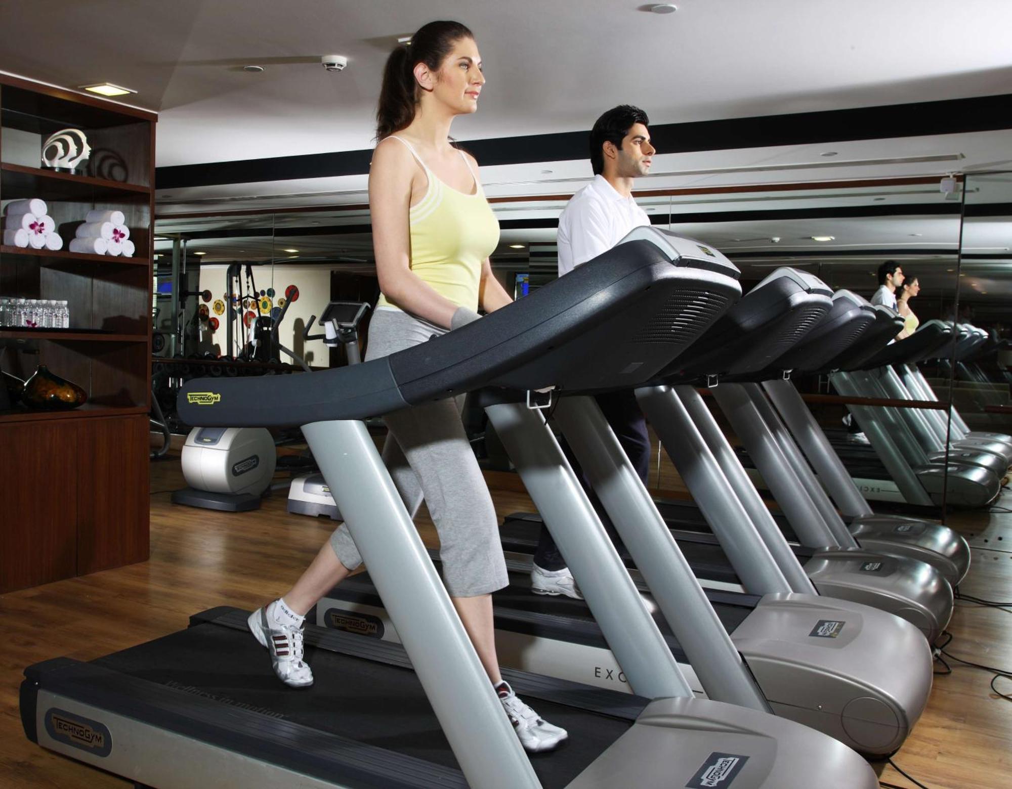 Radisson Blu Plaza Delhi Airport 5*