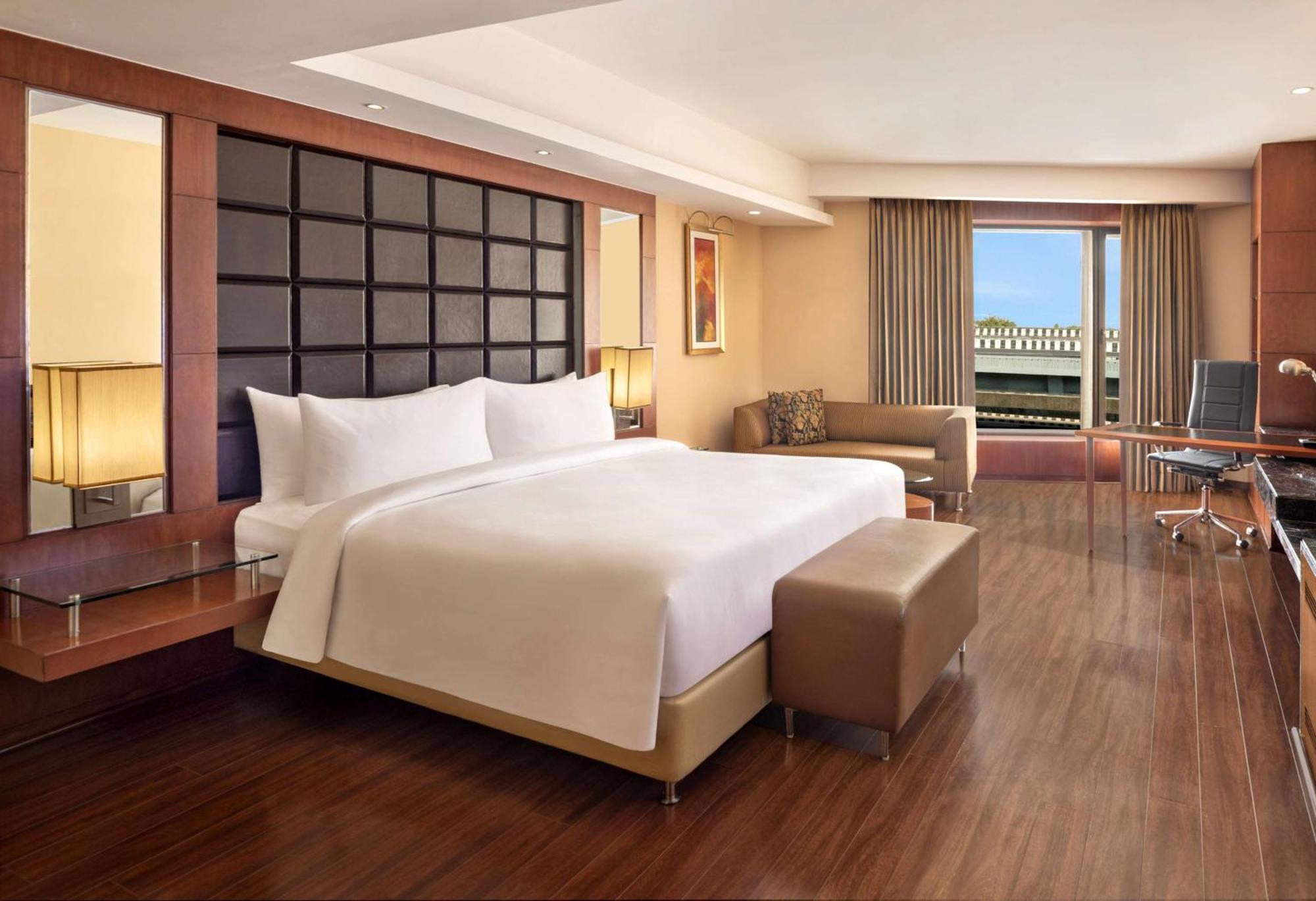 Hotel Radisson Blu Plaza Delhi Airport